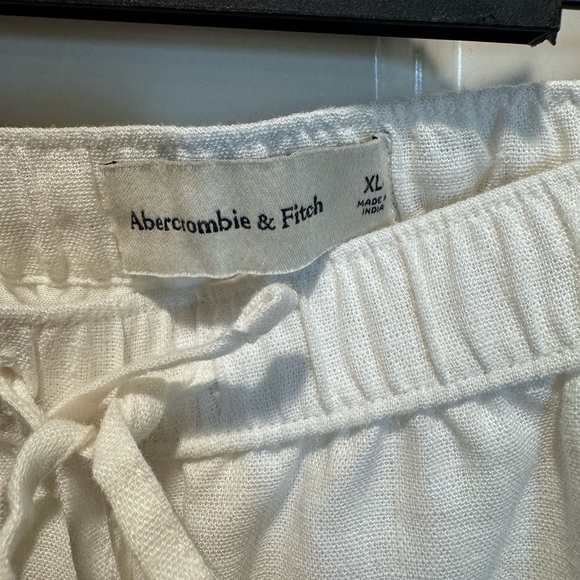 Abercrombie & Fitch White Linen Shorts - Picture 2 of 4